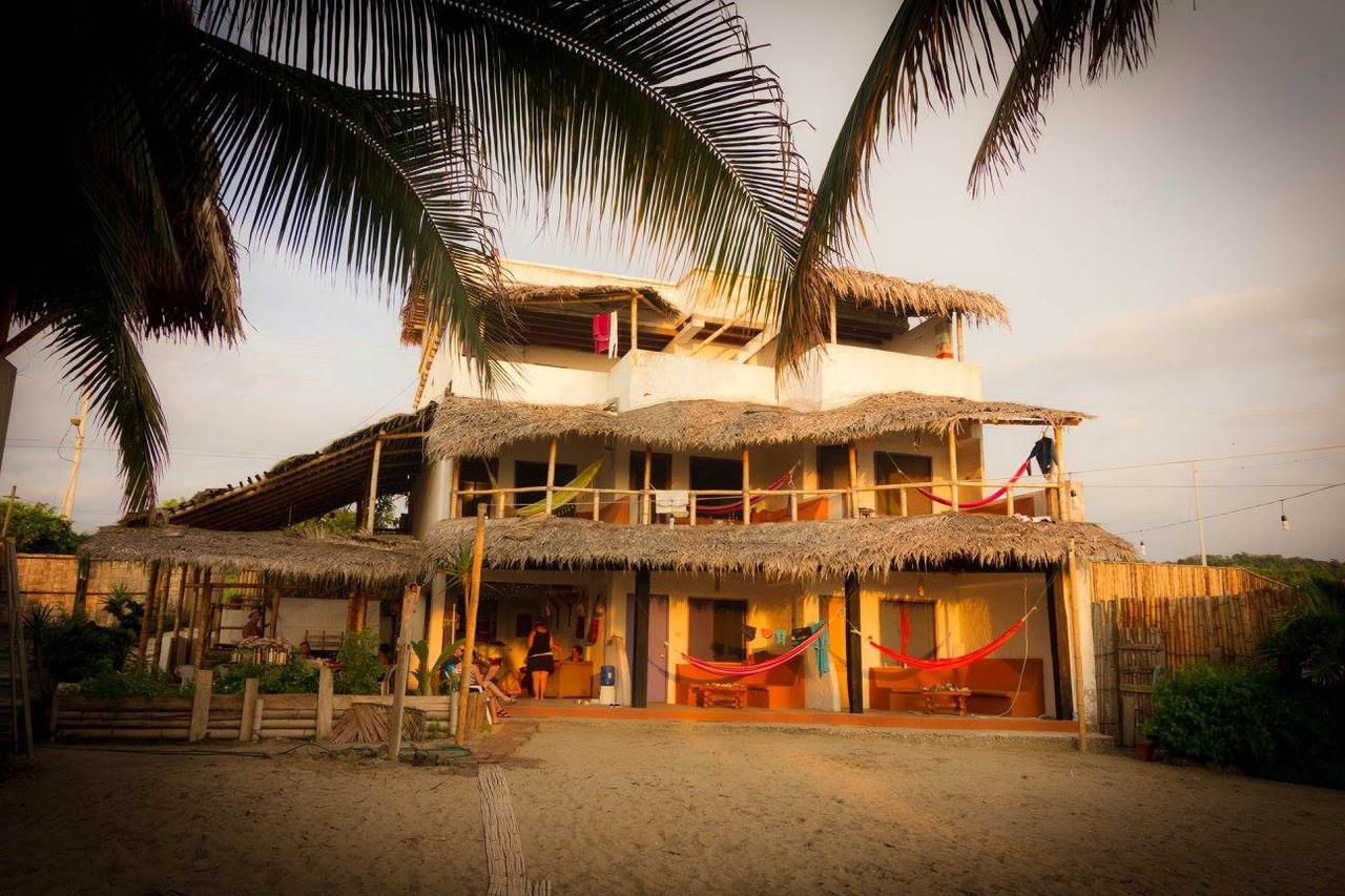 Beach Front Bungalows At The Coconut Canoa Exterior photo